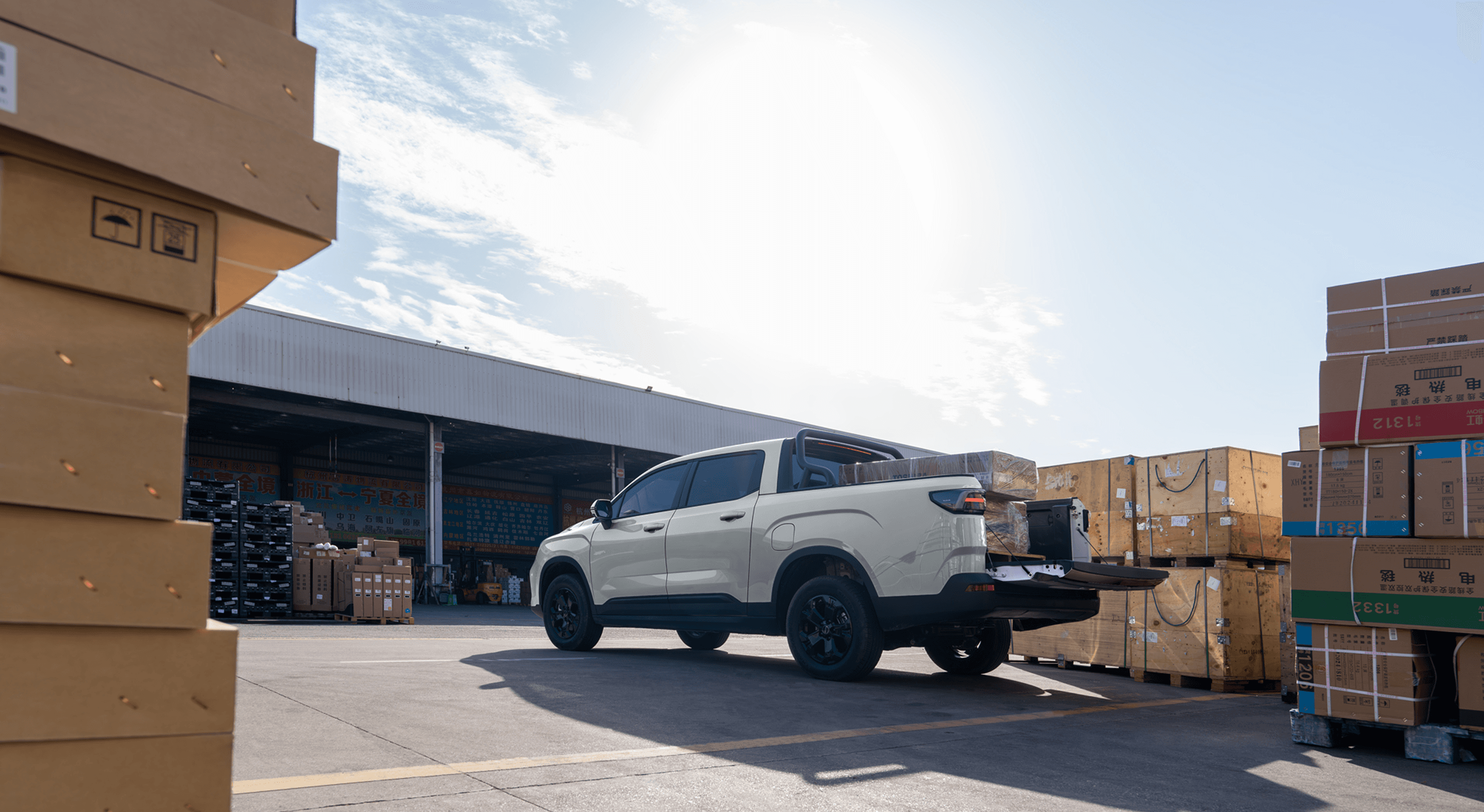 Geely Riddara with tailgate down and cargo loaded at a warehouse