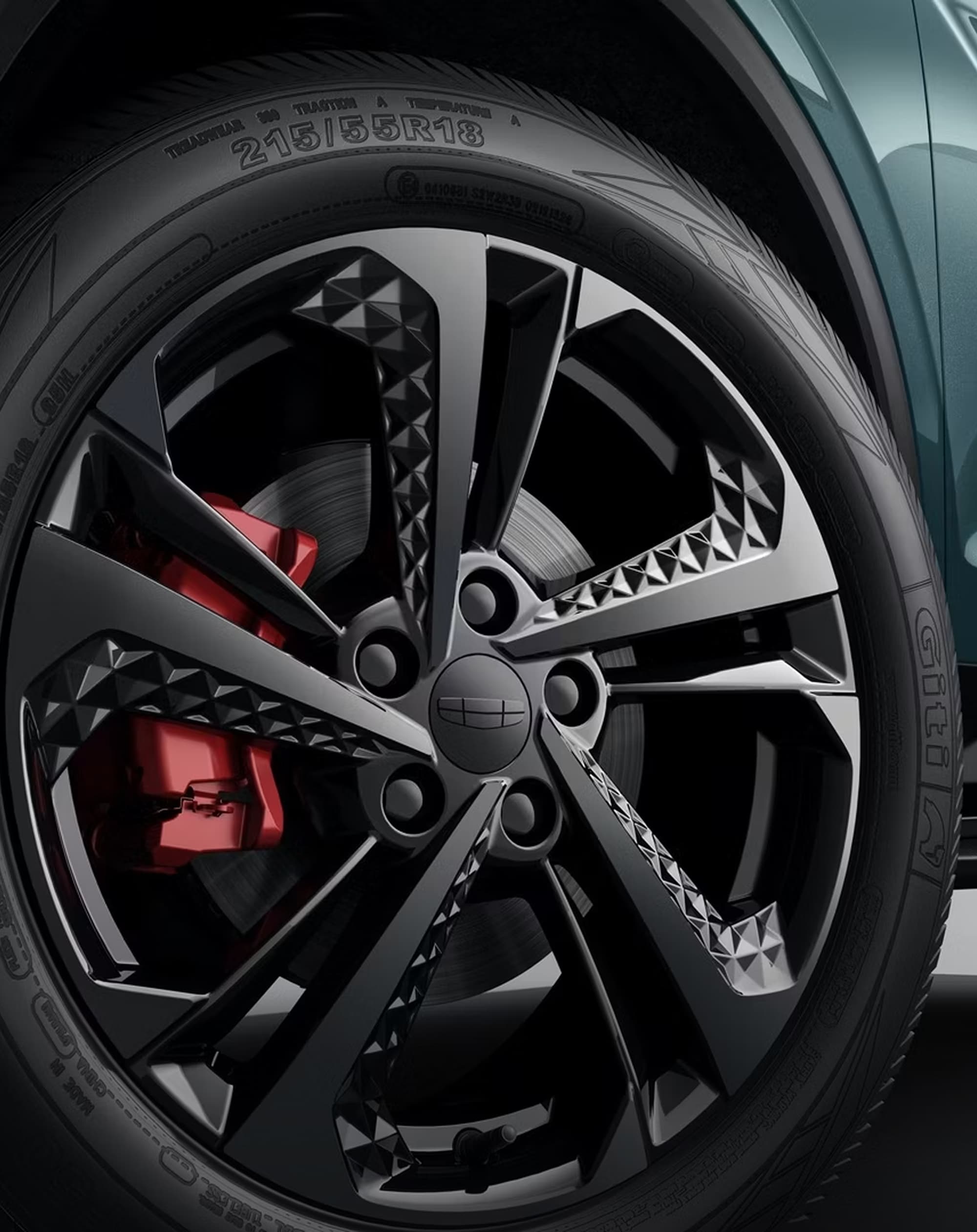 Geely Coolray 18-inch alloy wheels with red brake calipers