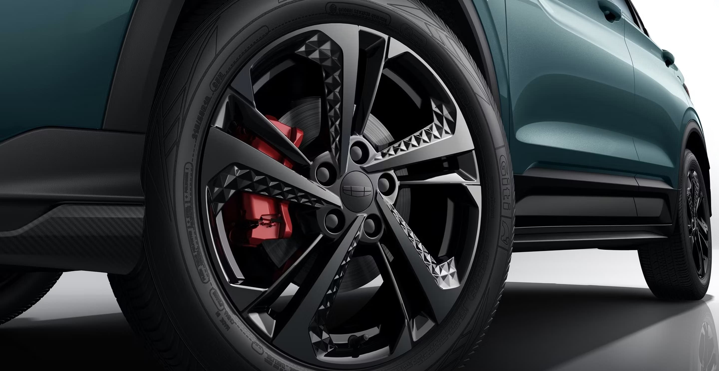 Geely Coolray 18-inch alloy wheels with red brake calipers