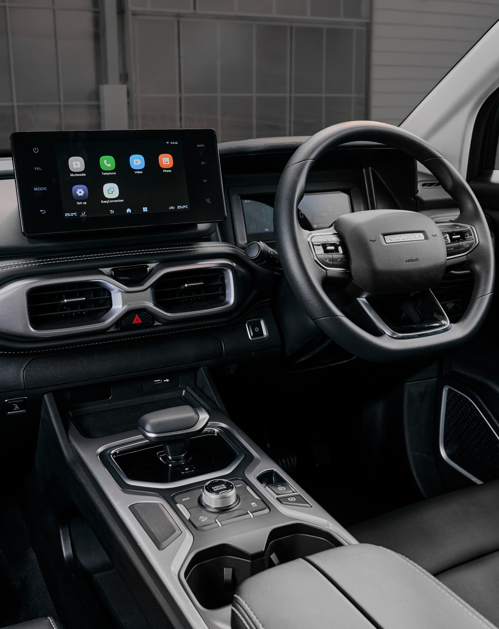 Geely Riddara cabin with digital instrument cluster and central touchscreen