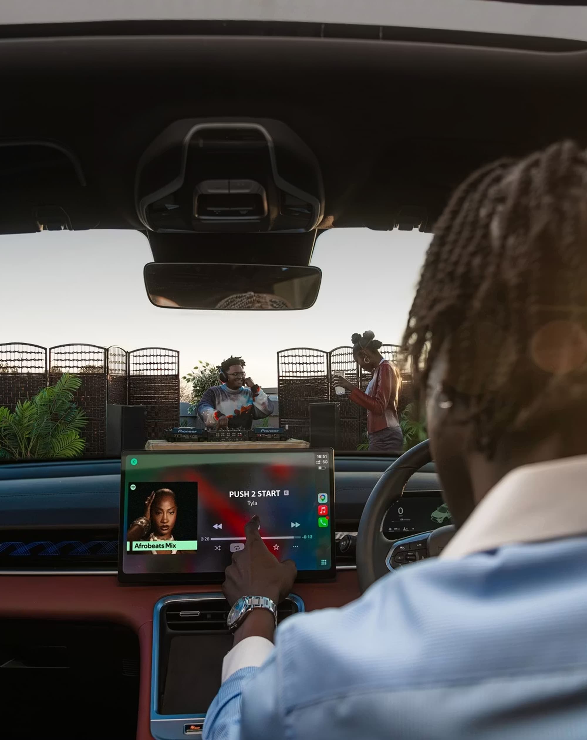 Geely Coolray 14.6-inch touchscreen infotainment with Apple CarPlay