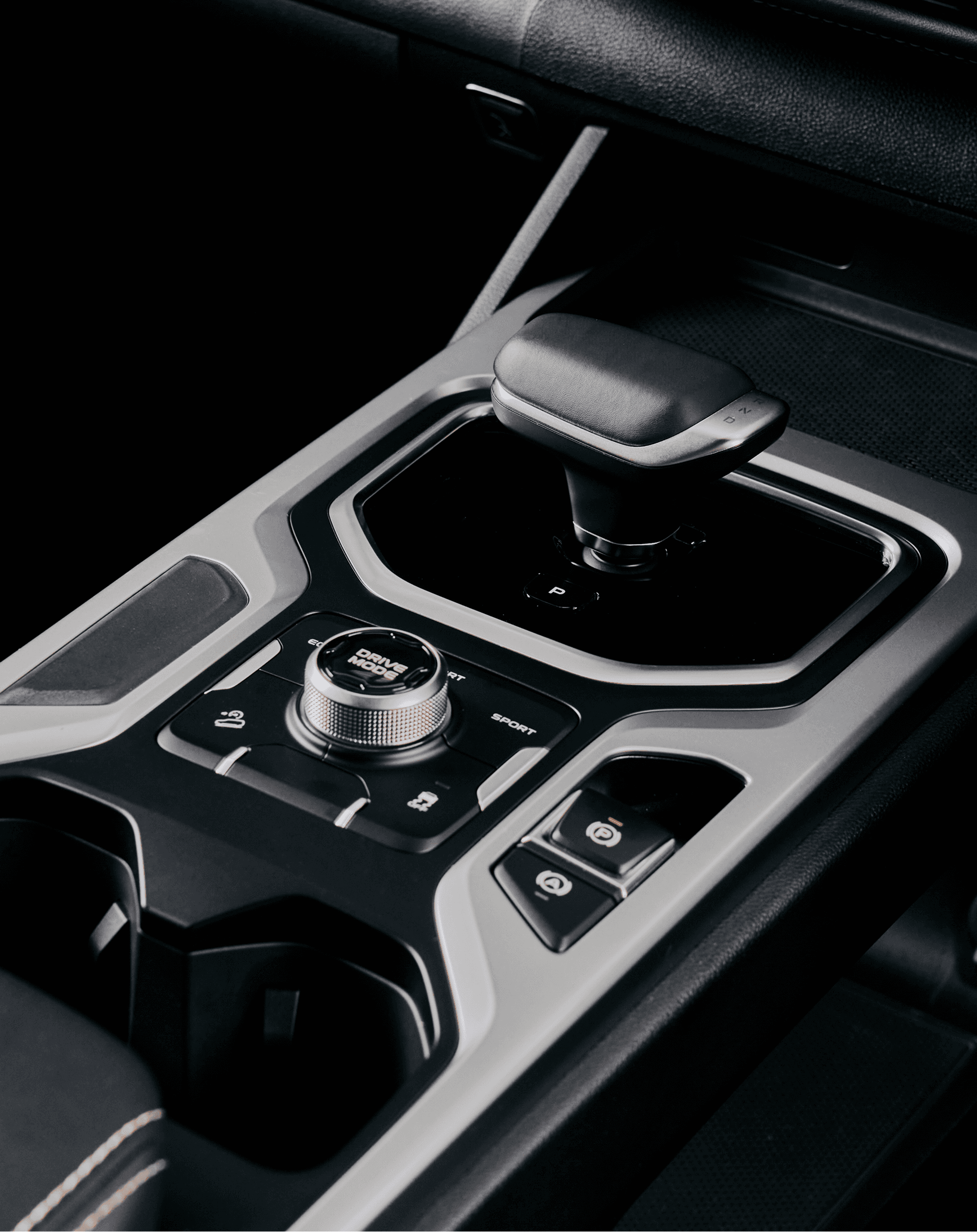 Geely Riddara centre console with gear selector and drive mode dial