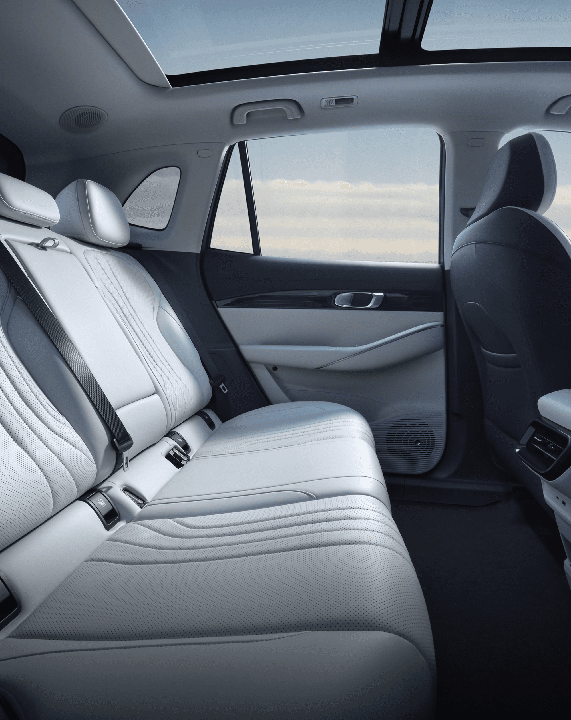 E5 EM-i Passenger Space