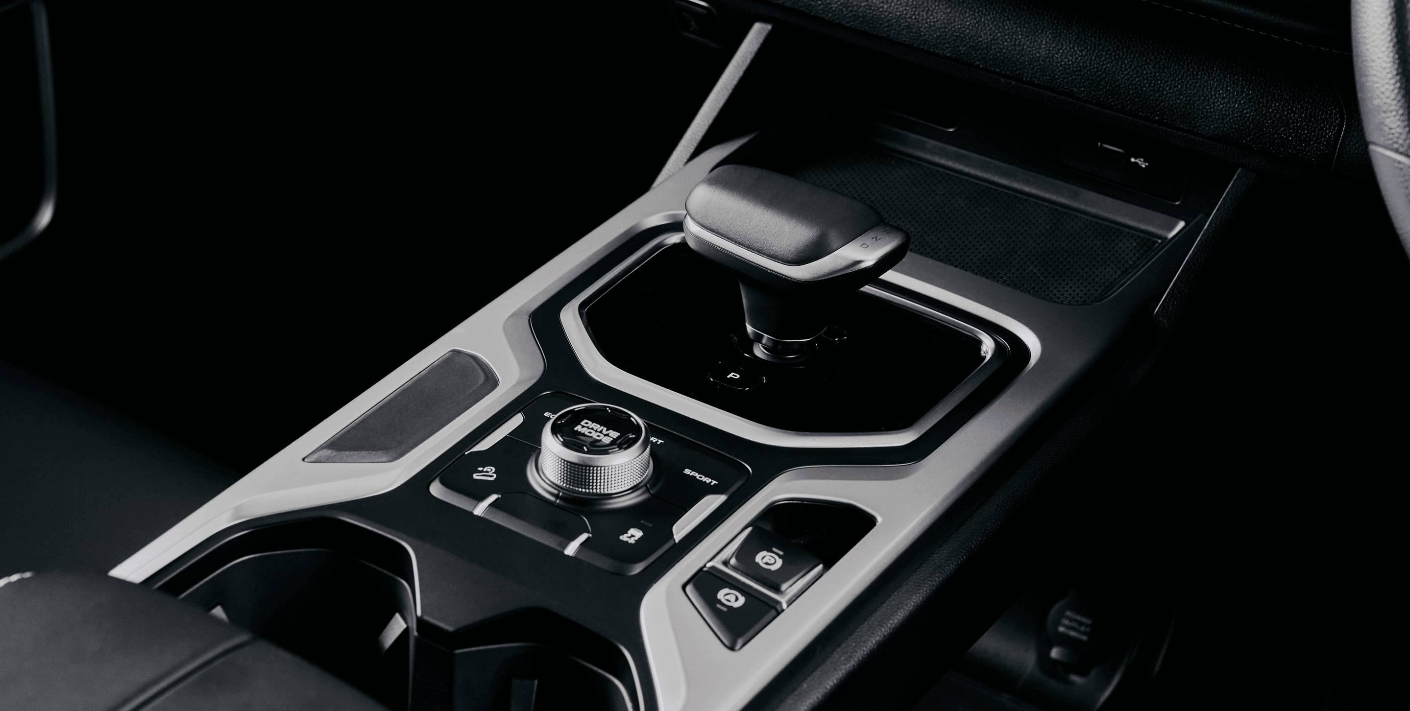 Geely Riddara centre console with gear selector and drive mode dial