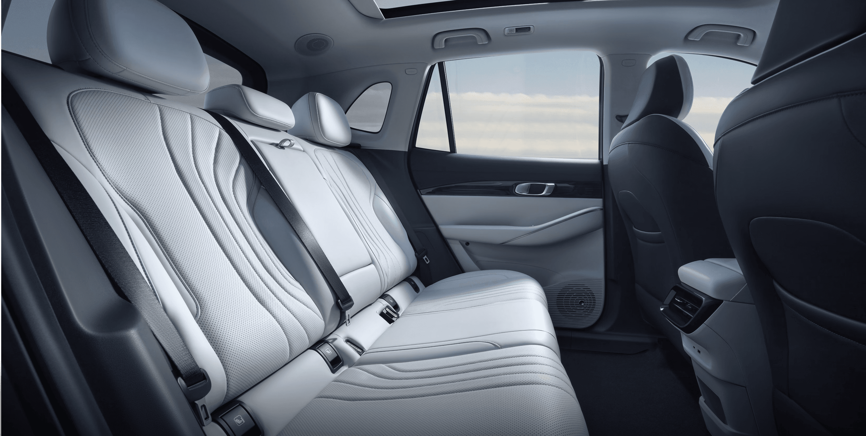 E5 EM-i Passenger Space