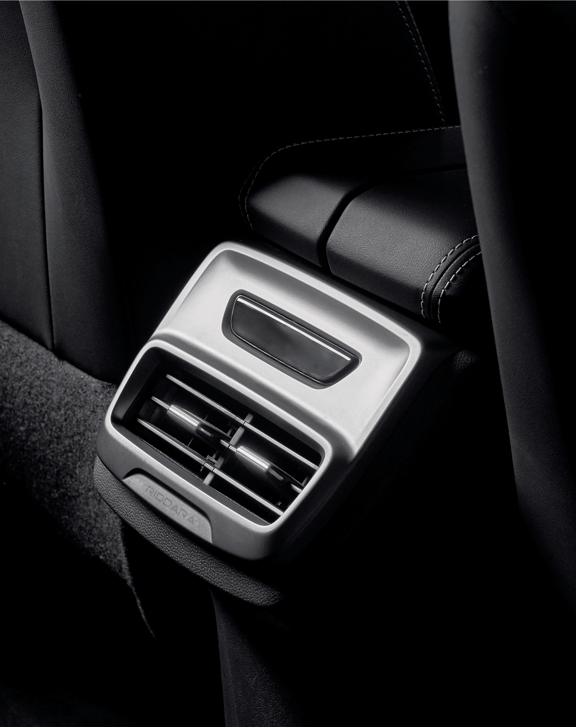 Geely Riddara rear passenger air vents on the centre console