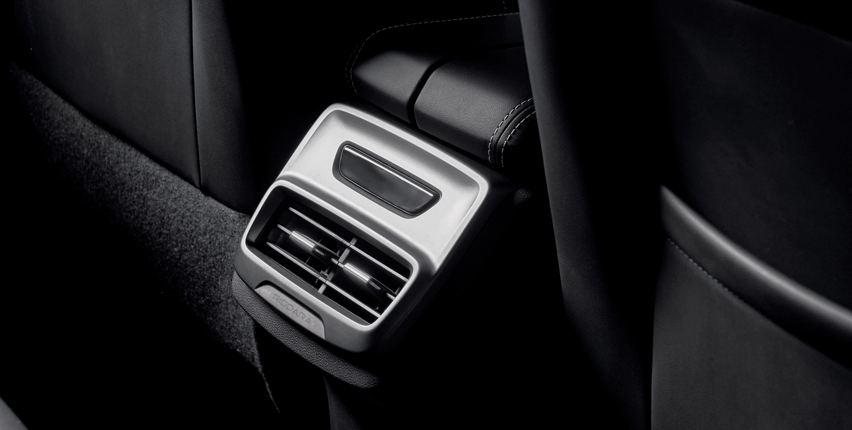 Geely Riddara rear passenger air vents on the centre console