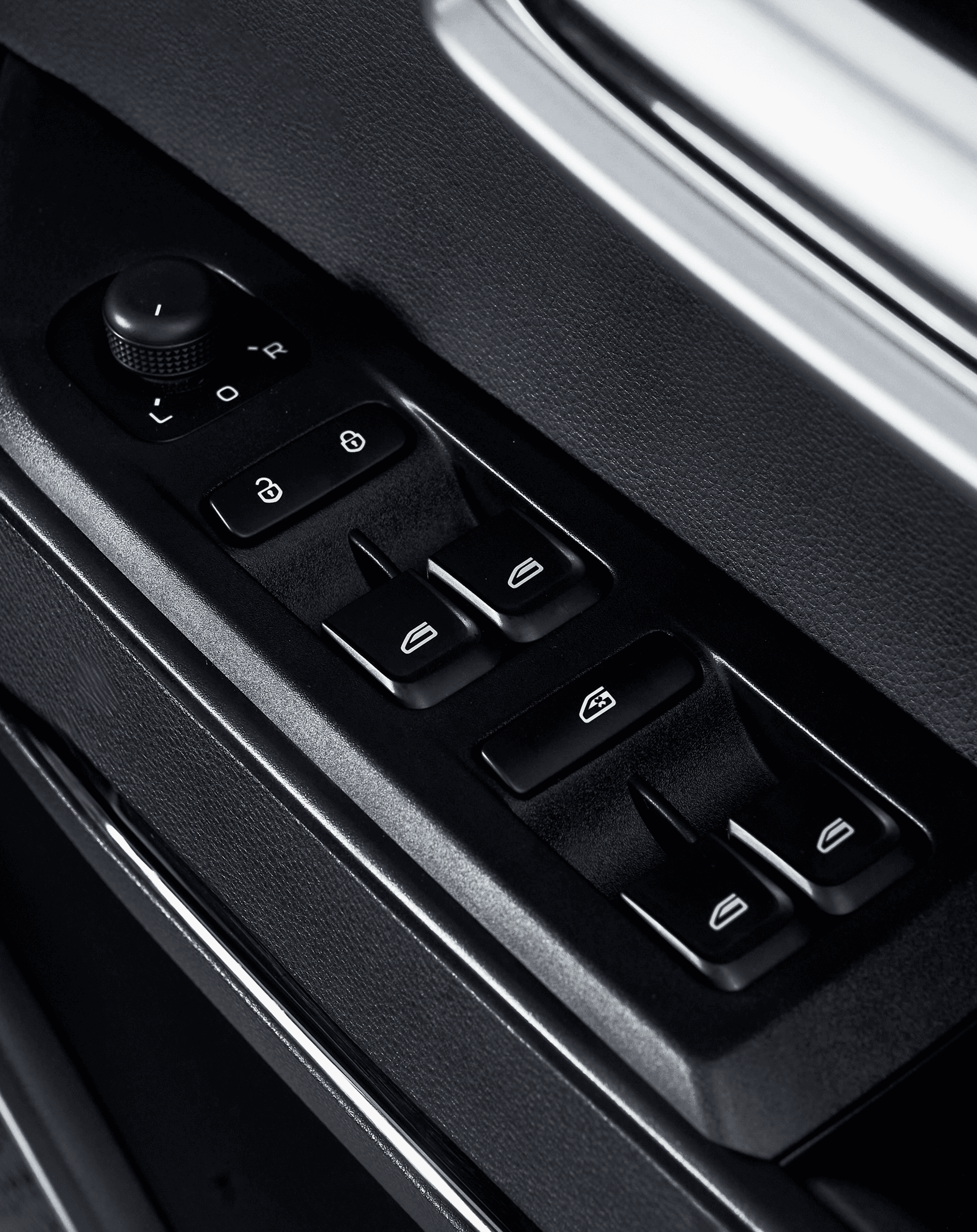 Geely Riddara driver door panel with window, lock and mirror controls